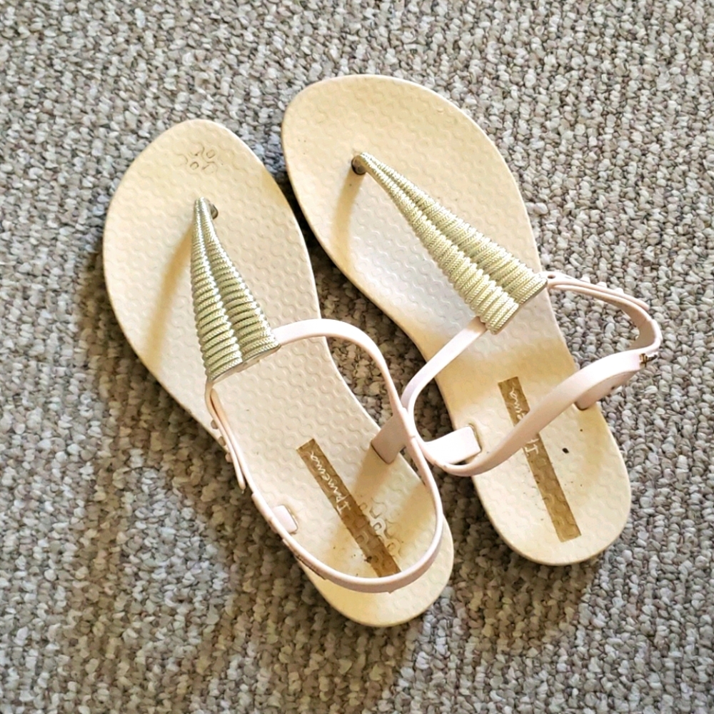🖤Hudson's Bay Ipanema flats sandals nude metallic